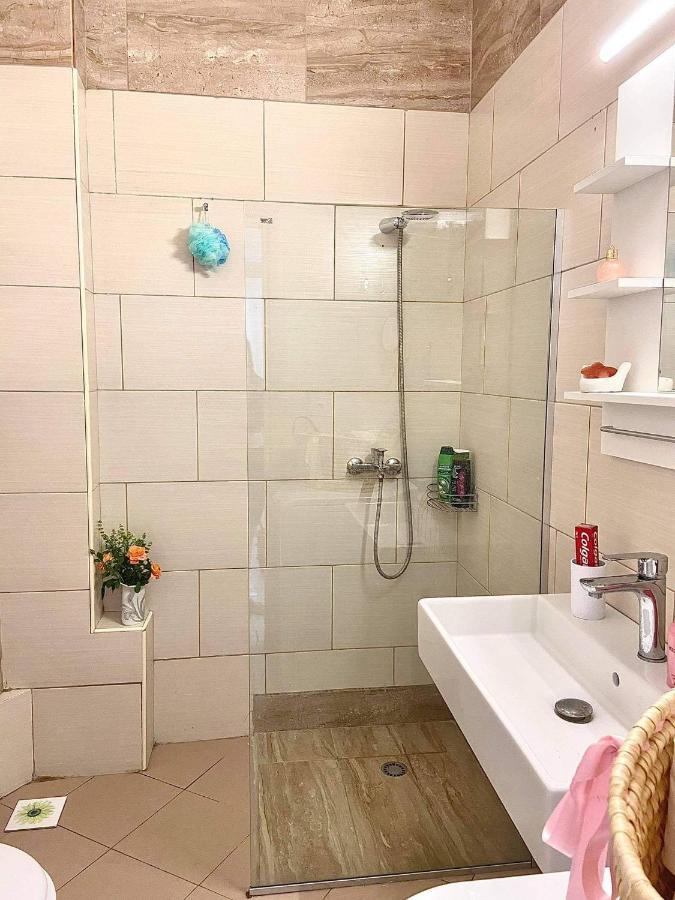 Iraa'S Apartment Саранда Экстерьер фото