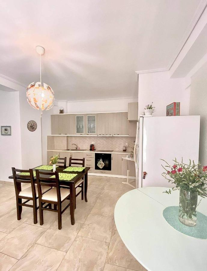 Iraa'S Apartment Саранда Экстерьер фото