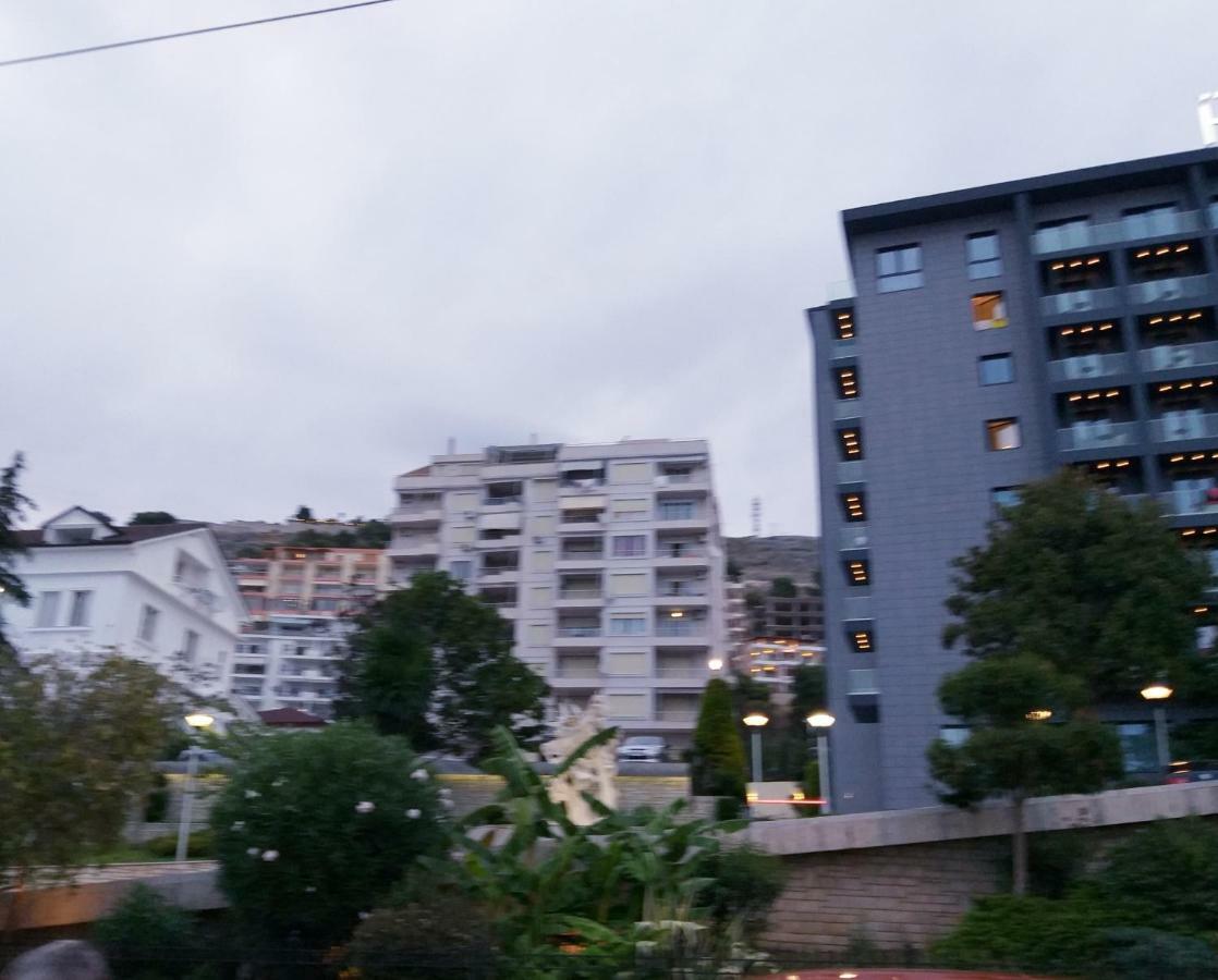 Iraa'S Apartment Саранда Экстерьер фото